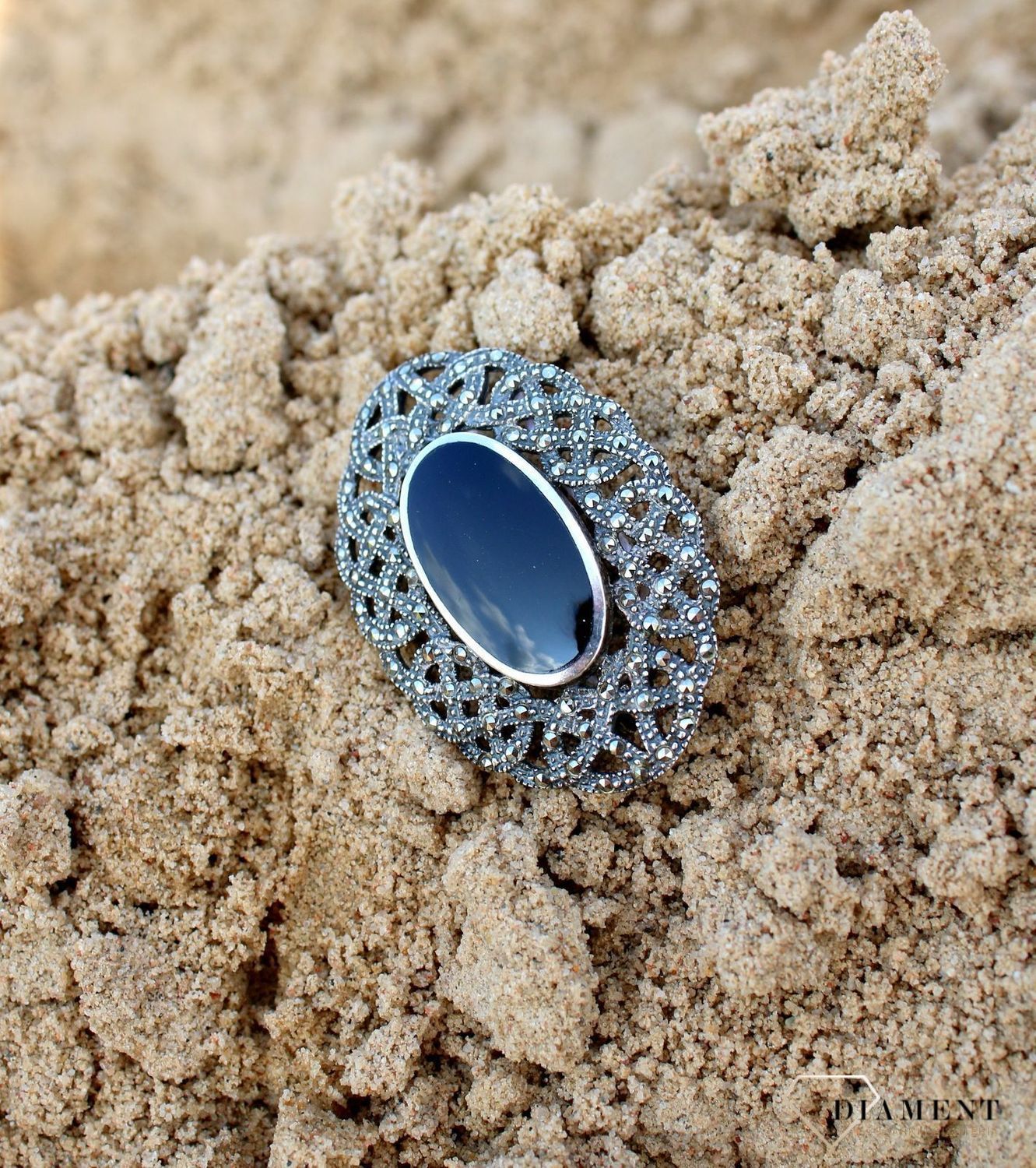 Srebrna broszka 'Klasyka z onyksem' i markazytami DIA-BRO-3369-925.jpg