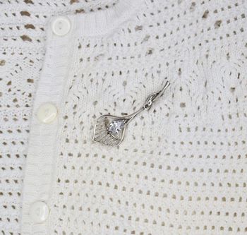 Srebrna broszka w kształcie liścia z cyrkonią DIA-BRO-5750-925. Prezent dla babci. Prezent dla ukochanej mamy. Wyjątkowa srebrna broszka.  (3).JPG