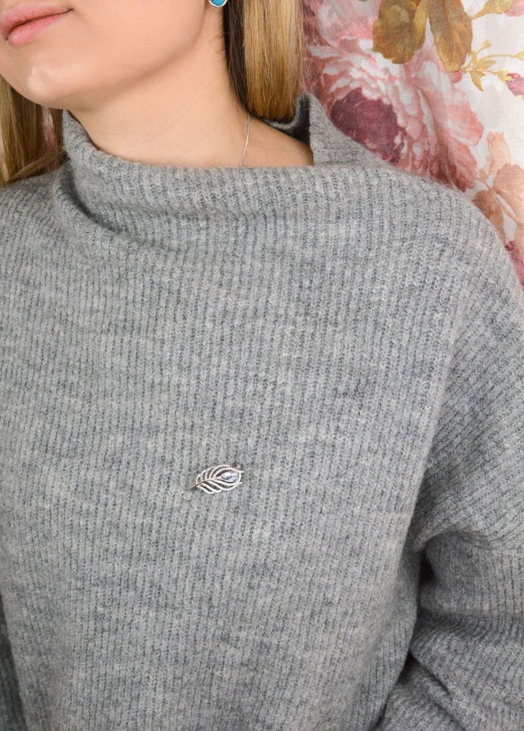 Srebrna broszka w kształcie liścia z białymi kamieniami DIA-BRO-5754-925d.jpg