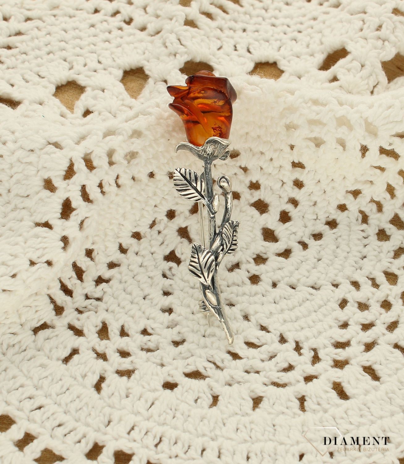 Srebrna broszka w kształcie róży z mlecznym bursztynem DIA-BRO-9833-925 (1).jpg