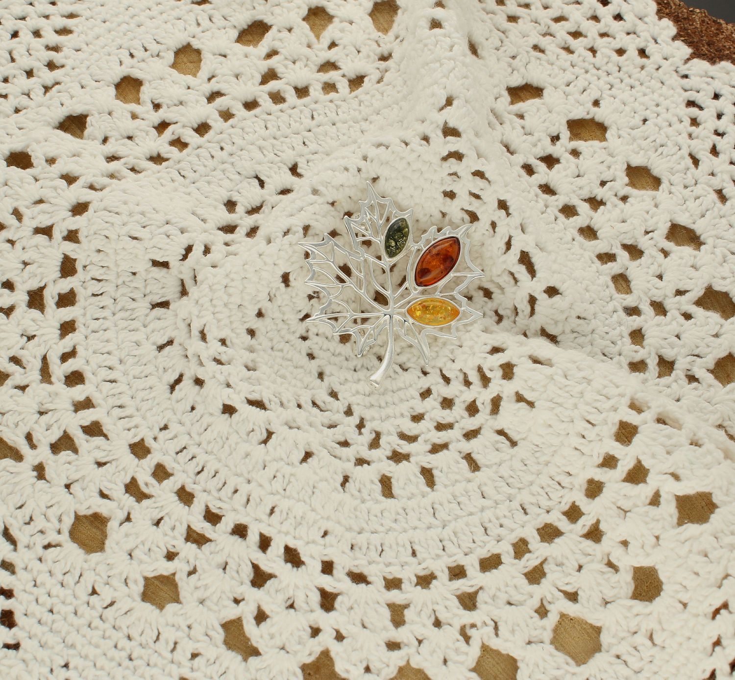 Srebrna broszka damska Liść Srebro i Bursztyn Bałtycki DIA-BRO-LIŚĆ-925A.jpg