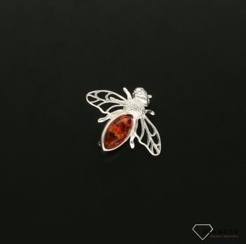 Srebrna broszka w kształcie pszczoły z bursztynem DIA-BRO-PSZCZOŁA-925. Zjawiskowa broszka sprawi, że nasza stylizacja nabierze stylu i wyrazistości. Broszkę można zestawić z pozostałą biżuterią i tworzyć modne sety (3).jpg