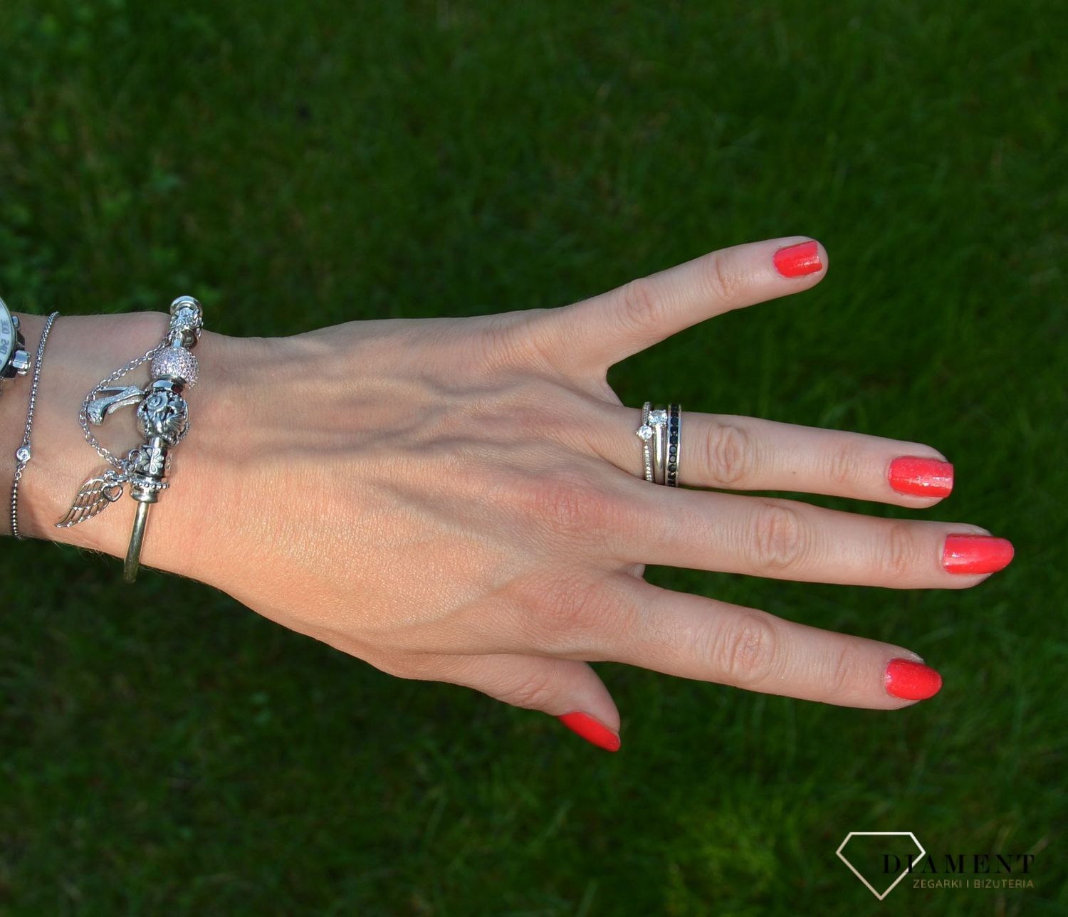 Charms Moments Czerwone Oczka Pave.jpg