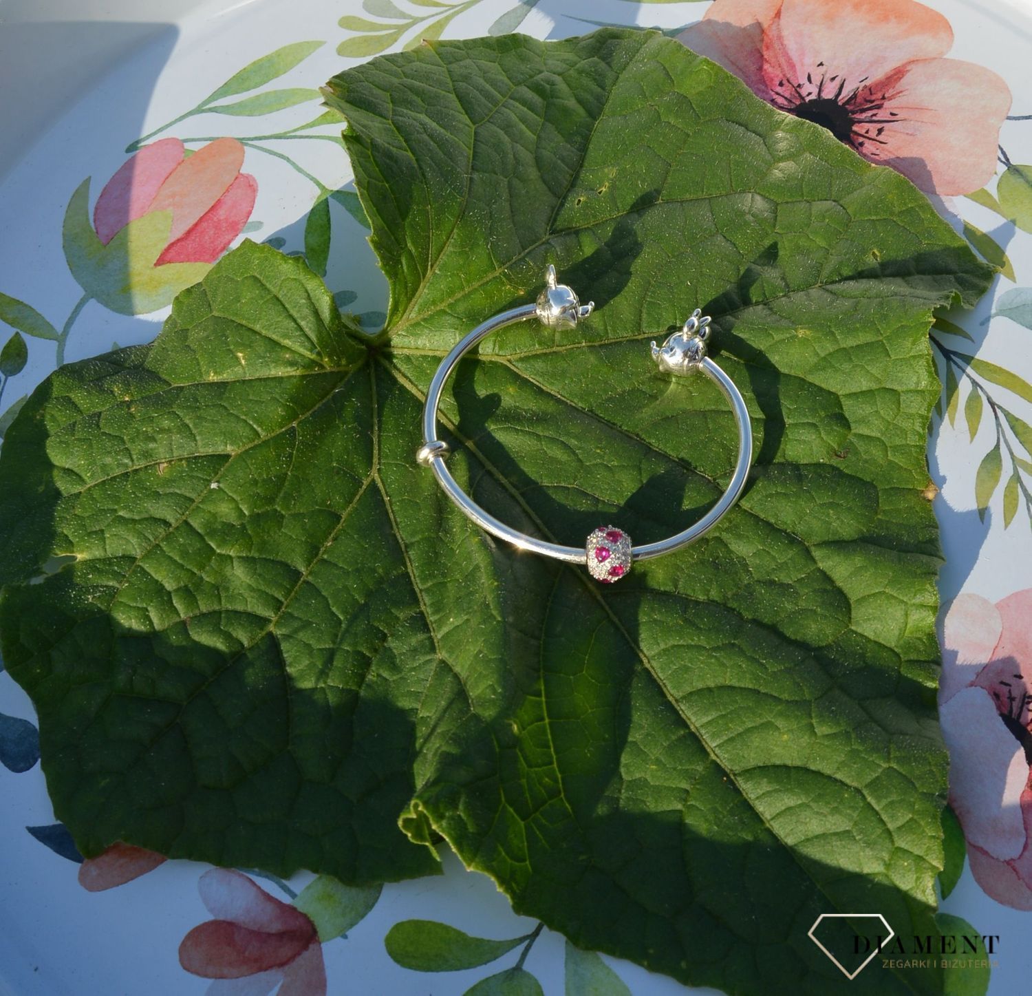 Charms Moments Czerwone Oczka Pave.jpg