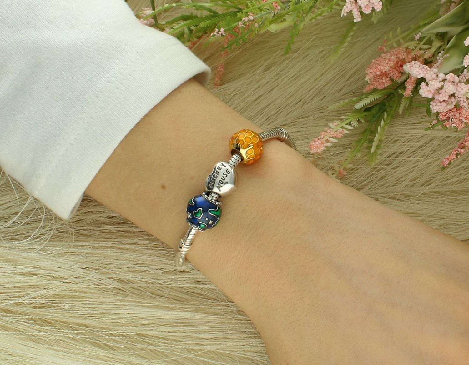 Charms srebrny próba 925, Planeta Ziemia typu Pandorka DIA-CHA-10629-925 Okaż miłość do naszej planety dzięki temu wyjątkowemu charmsowi wykonanemu ze srebra próby 9251.jpg