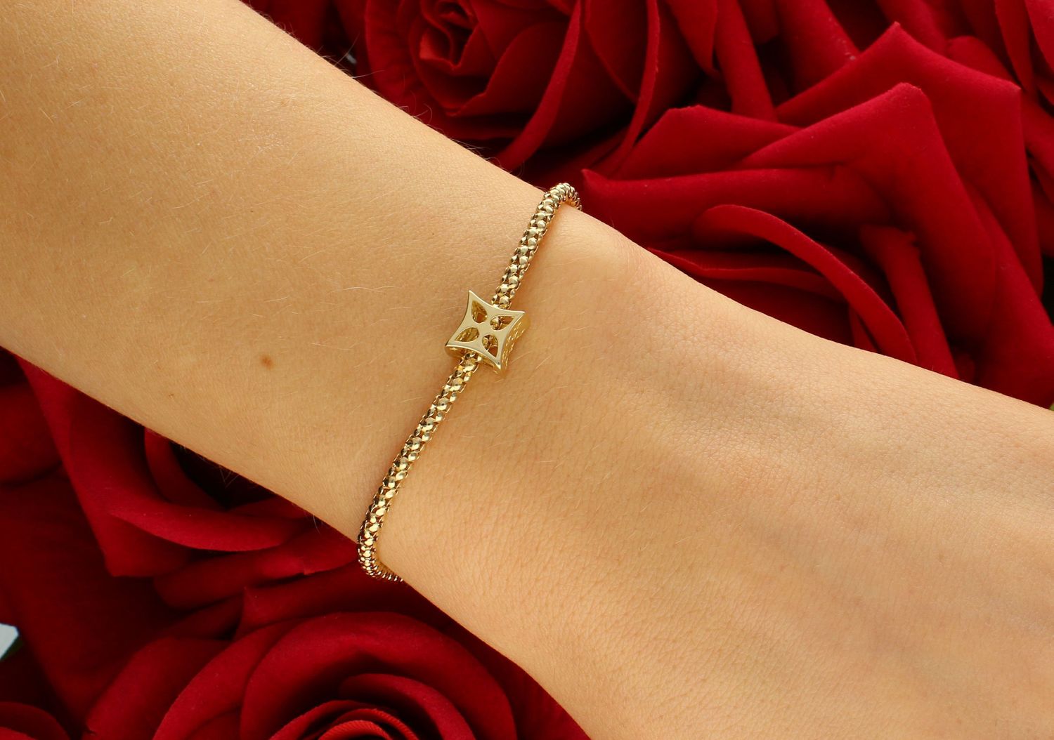 Złoty charms do bransoletki typu Pandora ażurowy pr 585, DIA-CHA-11028-585 Złoty charms do bransoletki typu Pandora ażurowy. Ponadczasowa biżuteria w formie charmsów do bransoletki, pozwalająca1.jpg