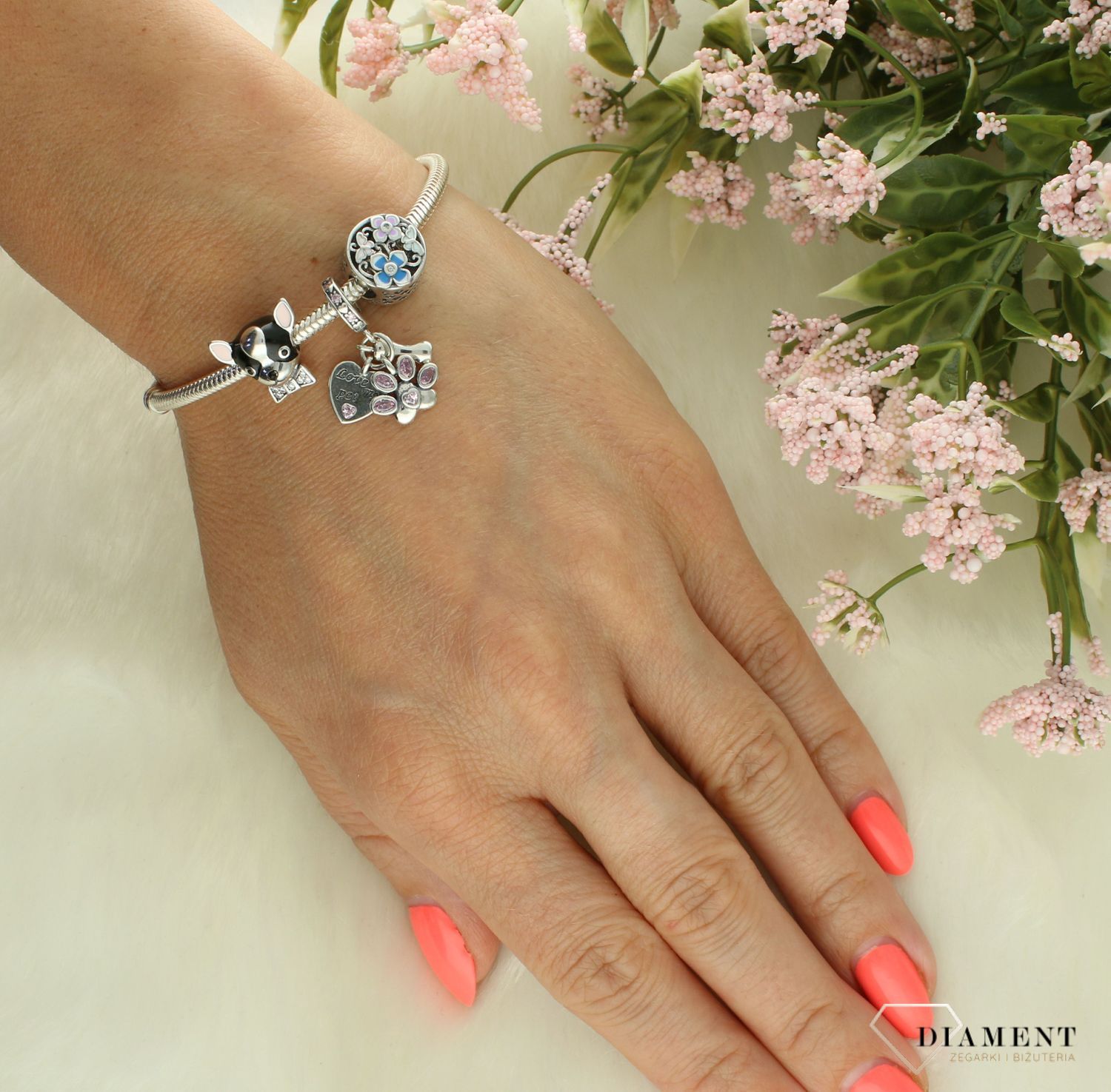 Charms Moments srebrny 925 okrągły z kolorowymi kwiatkami DIA-CHA-11712-925. Srebrny charms do bransoletki modułowej. Charms srebrny do bransoletki typu Pandora. Srebrny charms na prezent. Charms srebrny zawieszka do bransol.jpg