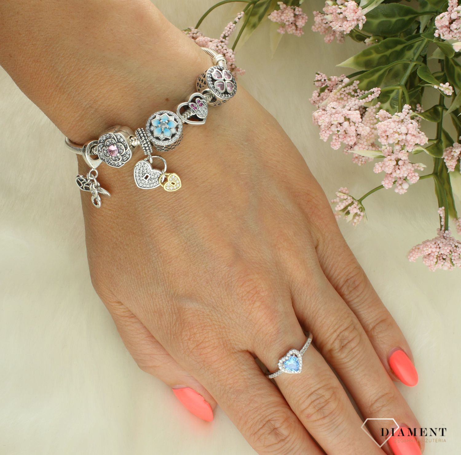 Charms Moments srebrny 925 serce z Myszką Minnie DIA-CHA-11715-925. Srebrny charms do bransoletki modułowej. Charms srebrny do bransoletki typu Pandora. Srebrny charms na prezent 1.jpg