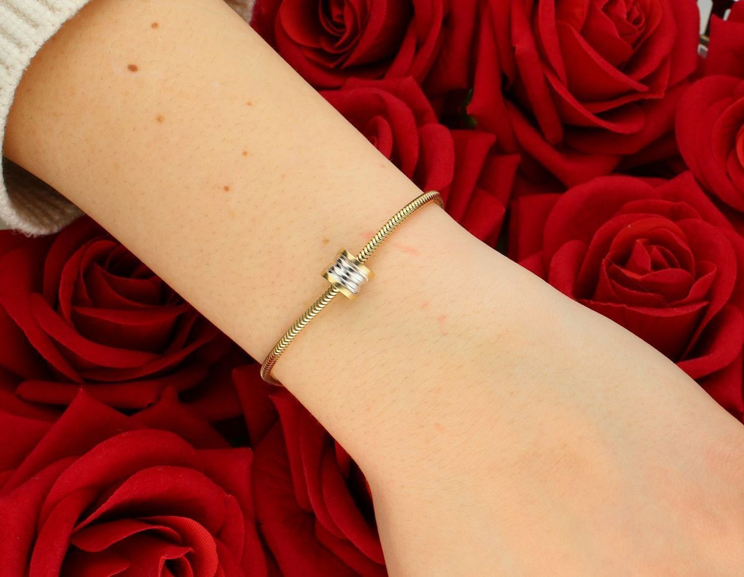 Charms złoty BULGARI na bransoletkę typu Pandorka próba 585, DIA-CHA-12930-585 to wyjątkowy dodatek, który z łatwością doda charakteru Twojej biżuterii.1.jpg