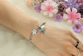 Zawieszka charms Ważka z niebieskimi skrzydłami i napisem „Free Spirit”. Srebro Ag 925, cyrkonie, symbol wolności i lekkości. Idealna do bransoletek modułowych!3.jpg