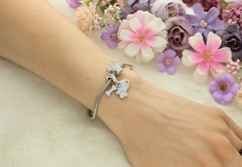 Zawieszka charms z sercem „Best Friend”, psą łapką i kostką. Srebro rodowane Ag 925, białe cyrkonie. Dla miłośników psów – wyjątkowa pamiątka przyjaźni!3.jpg