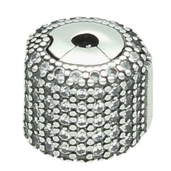 Elegancki charms srebrny DIA-CHA-13841-925 do bransoletki typu pandorka, wykonany ze srebra próby 925 i zdobiony cyrkoniami. Średnica 8 mm, waga 2,60 g – idealny dodatek i pomysł na prezent.1.jpg