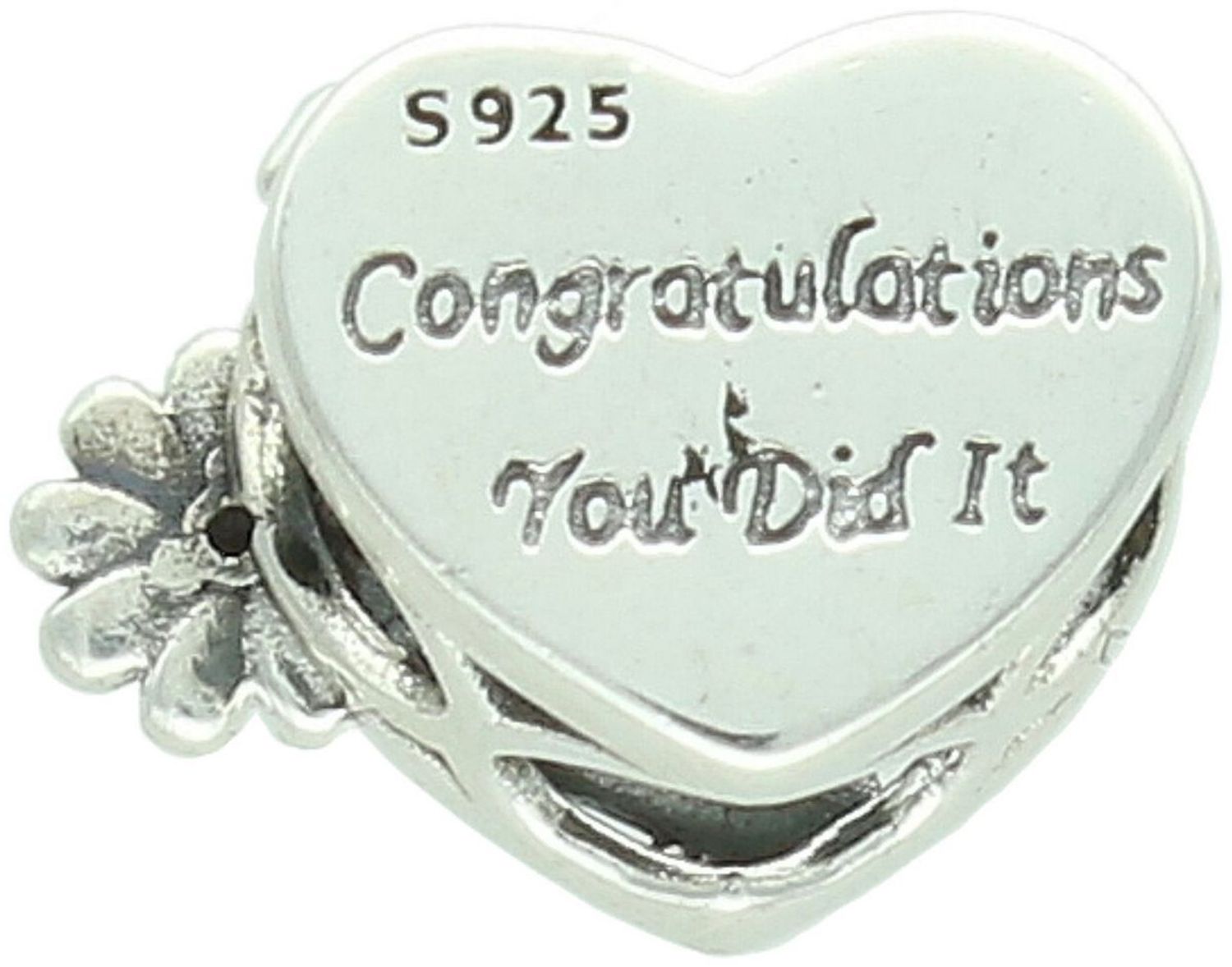 Srebrny charms 925 w kształcie serca z napisem “Congratulations, you did it!” i motywem czapki absolwenta. Symbol sukcesu i gratulacji. Waga 2,60 g, wielkość 1,4 cm.1.jpg