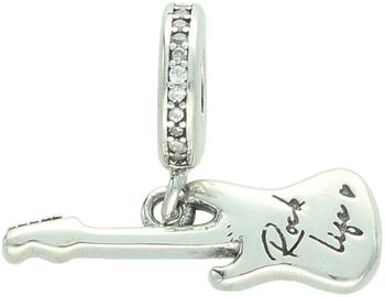 Charms srebrny 925 w kształcie gitary 🎸. Waga 2,60 g, wymiary 1,5×2,2 cm. Idealny dla miłośników muzyki – wyjątkowy dodatek do bransoletki.2.jpg
