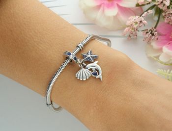 Srebrny charms 925 z motywem morskim 🌊 – delfinek, rozgwiazdy i muszelki zdobione granatową cyrkonią. Dł. 2,5 cm, 3,40 g – blask lata w biżuterii!2.jpg