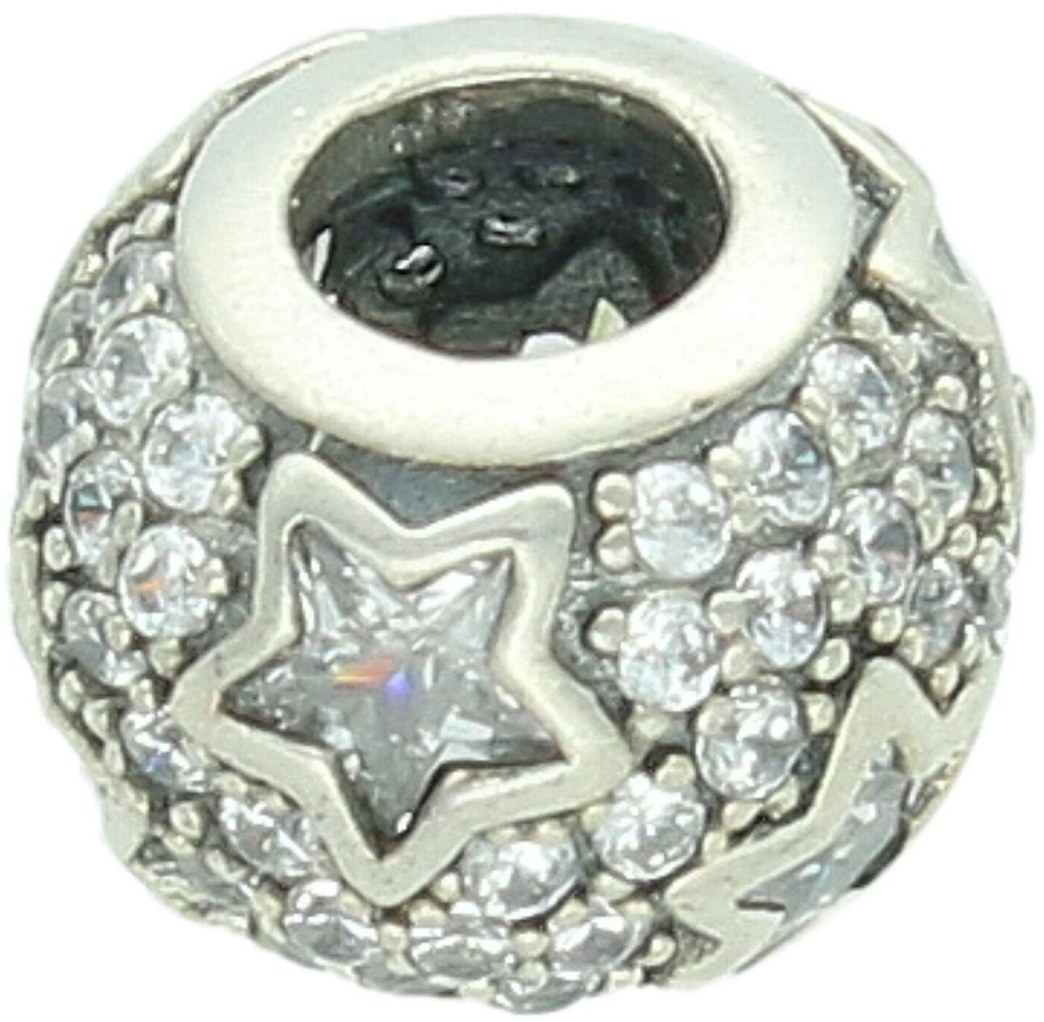 Okrągły charms srebrny 925 🌟 zdobiony gwiazdkami i białymi cyrkoniami. Subtelny blask, waga 2,60 g, wielkość 9 mm – elegancja pełna magii.1.jpg