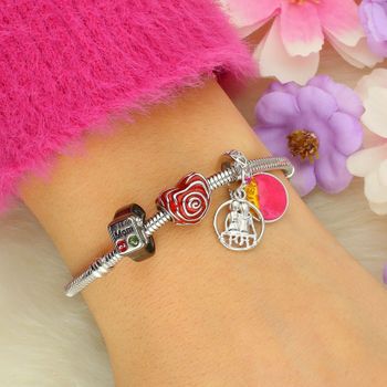 Charms srebrny próby 925 w kształcie serca z różą zdobioną czerwoną emalią. Idealny do bransoletek modułowych, symbol miłości i romantyzmu.2.jpg