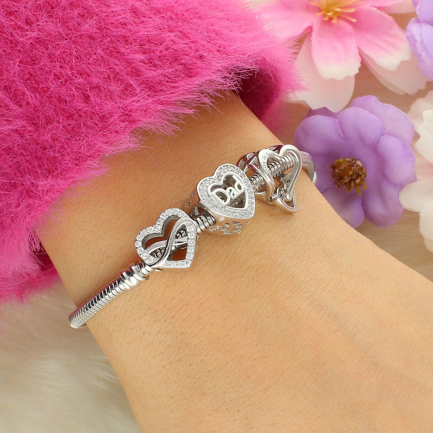 Charms srebrny próby 925 w kształcie serca z symbolem nieskończoności i cyrkoniami. Elegancki, symboliczny dodatek do bransoletek modułowych.1.jpg