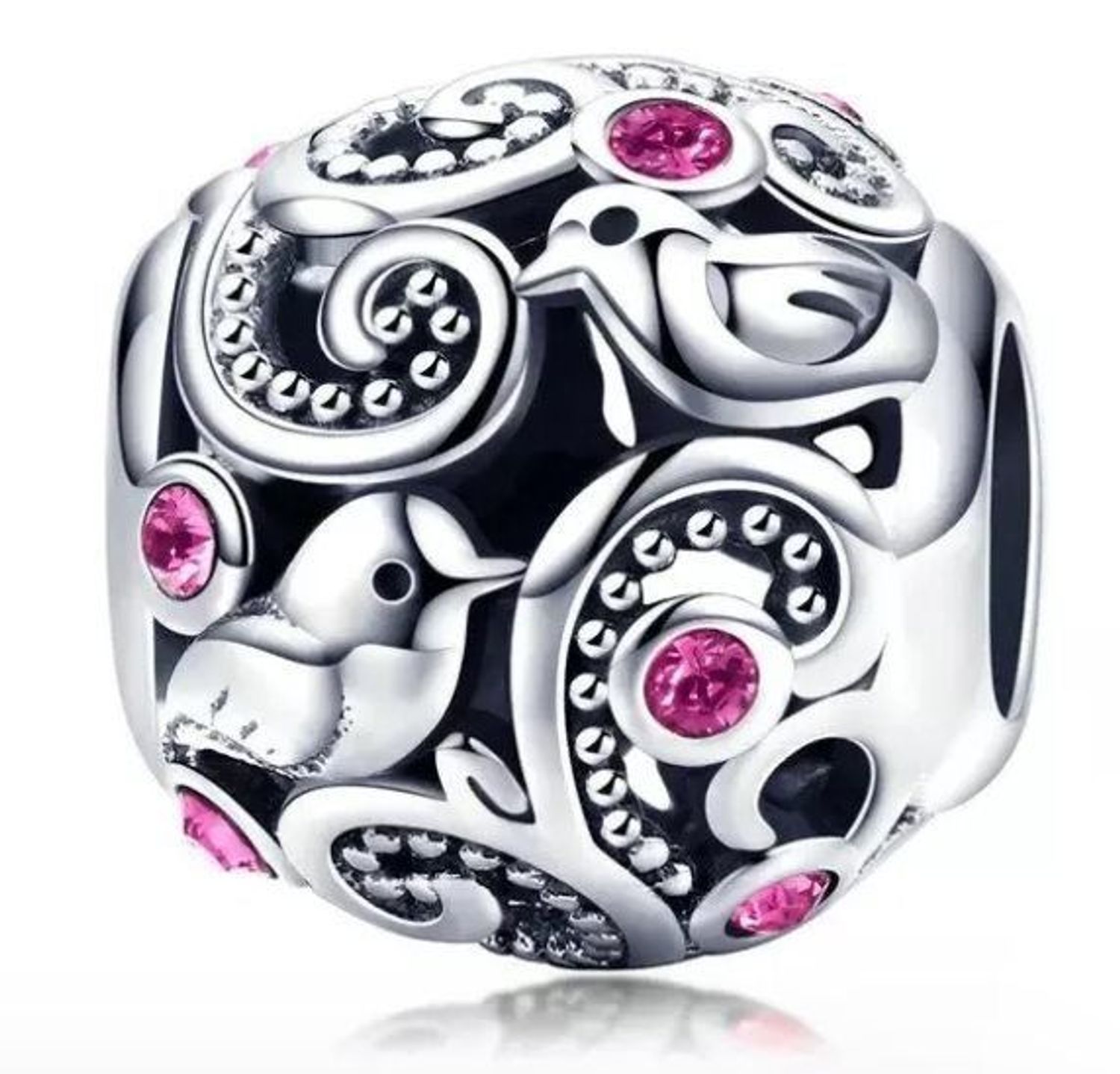Charms srebrny próby 925 w kształcie okrągłej zawieszki zdobionej ptaszkami i różową cyrkonią. Idealny do bransoletek modułowych, symbol lekkości i romantyzmu.1.jpg