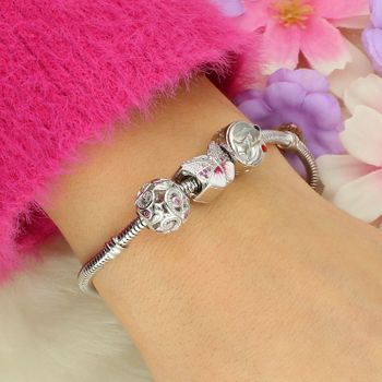 Charms srebrny próby 925 w kształcie okrągłej zawieszki zdobionej ptaszkami i różową cyrkonią. Idealny do bransoletek modułowych, symbol lekkości i romantyzmu.4.jpg