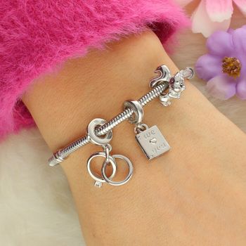 Charms srebrny próby 925 w kształcie wiszącego serduszka z pierścionkiem. Idealny do bransoletek modułowych, doskonały prezent symbolizujący miłość i zaangażowanie.2.jpg