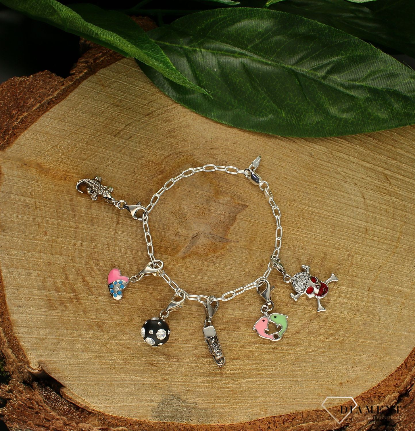 Zawieszka srebrna dziecięca charms rybki z kolorową emalią DIA-CHA-3205-925. Charms srebrny. Zawieszka do bransoletki. Zawieszka srebrna rybki. Zawieszka charms do bransoletki dziecięca. Charms zawieszka idealna na prezent dla (1).jpg