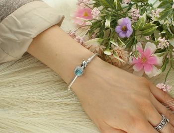 Charms Moments srebrny 925 Nieba Błękit DIA-CHA-3744-925. Charms w niebiańskim kolorze ozdobiony białymi cyrkoniami. Zawieszka wykonana została ze srebra próby 925. 2.jpg
