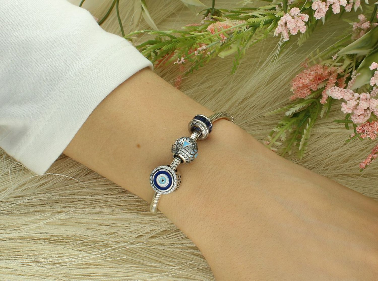 Charms srebrny próba 925 typu PANDORKA granatowa cyrkonia DIA-CHA-3748-925 Wprowadź odrobinę tajemniczego blasku do swojej kolekcji dzięki temu wyjątkowemu charmsowi z głęboką, granatową1cyrkoni.jpg