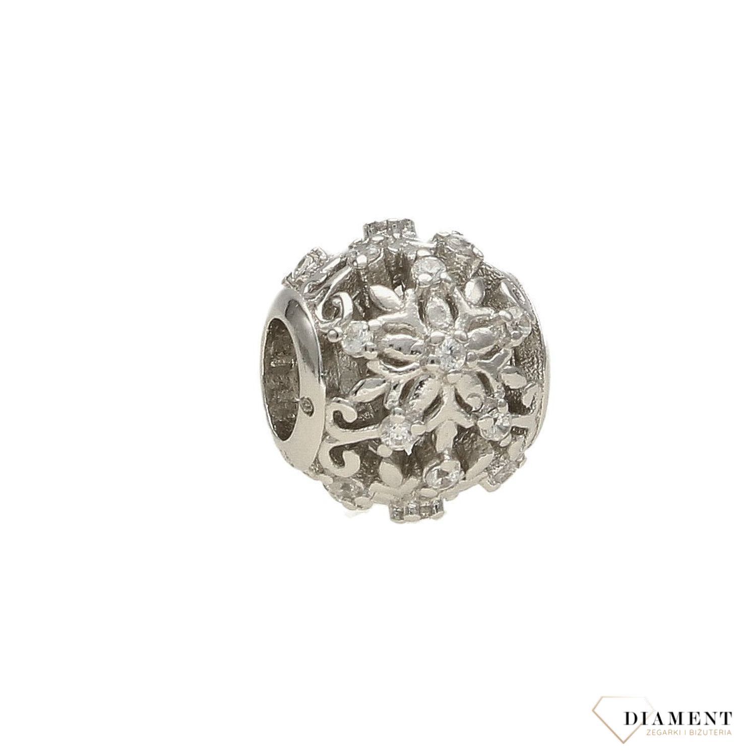 Charms Moments okrągły w kwiatki z białą cyrkonią DIA-CHA-3750-925.jpg