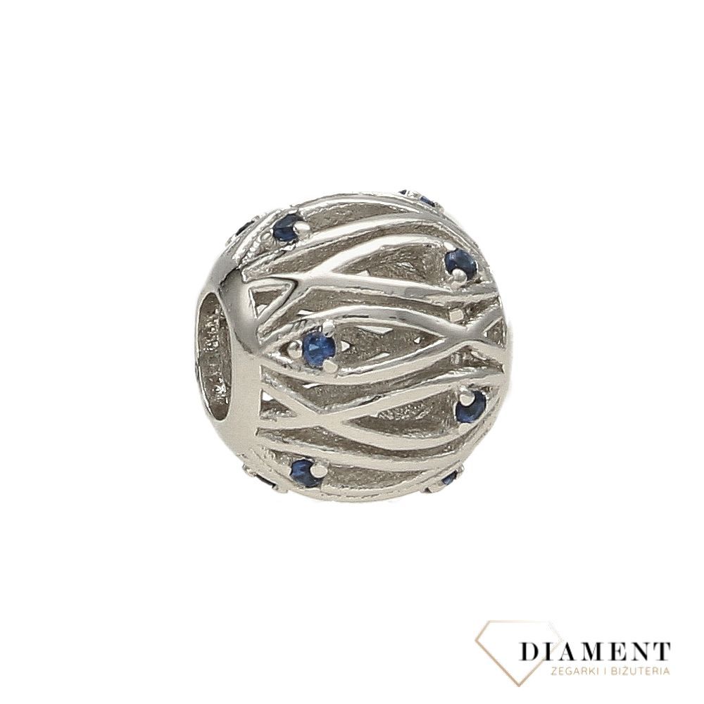 Charms Moments Ażurowy z niebieską cyrkonią DIA-CHA-3756-925.jpg