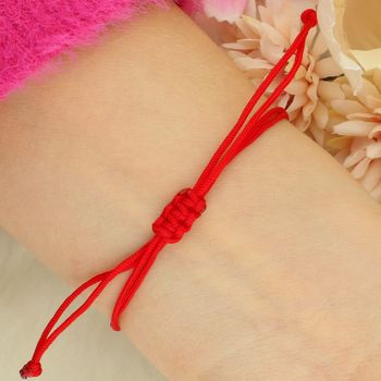 Delikatna bransoletka srebrna 925 pozłacana z napisem „Love” na czerwonym sznurku. Regulowane zapięcie ściągane, lekka i romantyczna, waga 1,20 g.4.jpg