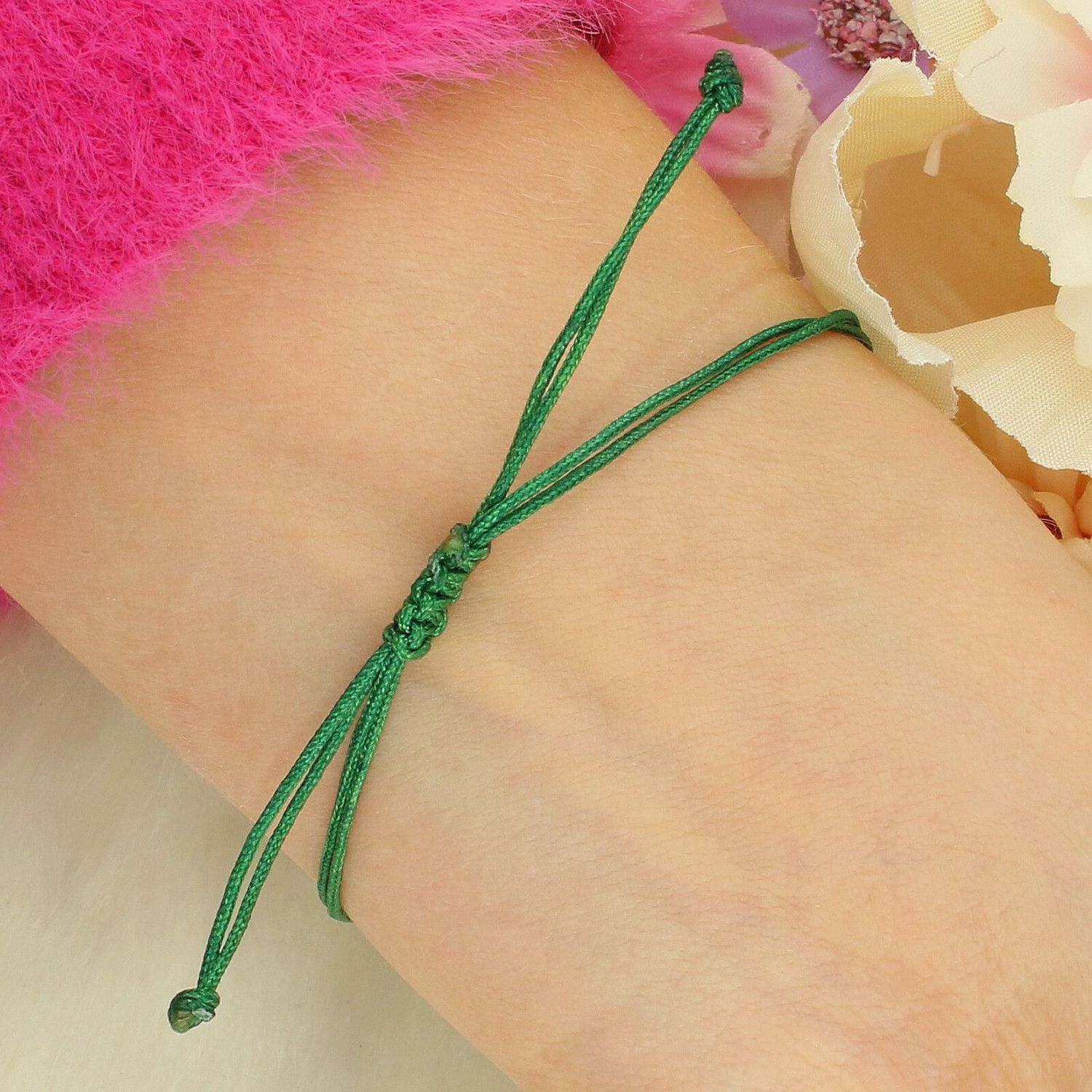 Delikatna bransoletka srebrna 925 pozłacana ze znakiem nieskończoności na zielonym sznurku, ozdobiona cyrkonią. Regulowane zapięcie ściągane, elegancka i symboliczna.1.jpg