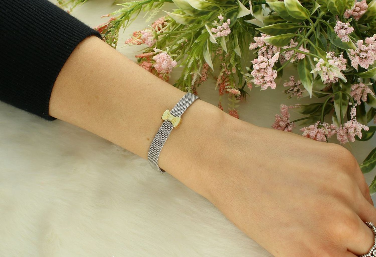 Charms pozł.kokardka próba 925,typu PANDORKA DIA-CHA-5570Z-925 Delikatna i kobieca ozdoba do Twojej bransoletki – charms pozłacany w kształcie kokardki,1.jpg