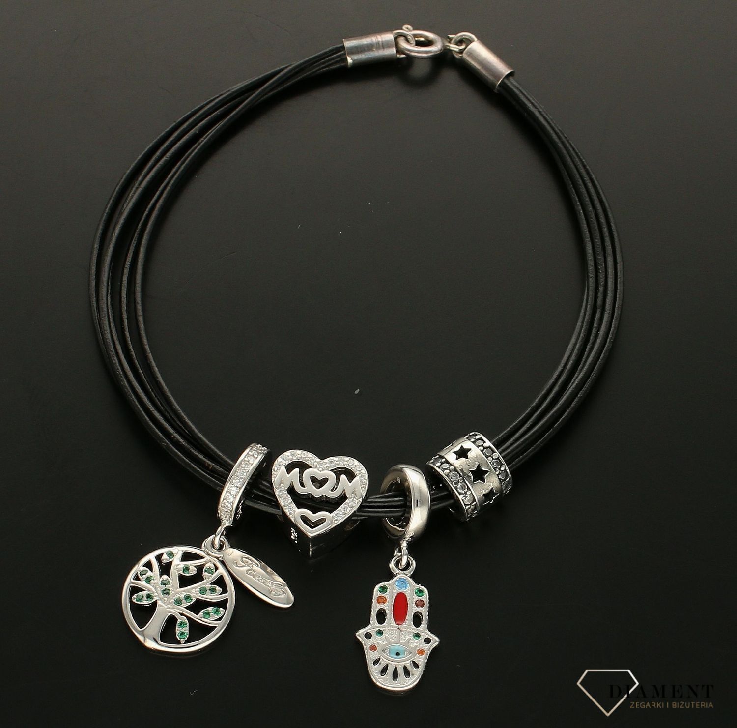 Modny charms do bransoletki ozdobiony gwiazdkami. Ponadczasowa biżuteria w formie charmsów do bransoletki, pozwalająca każdej kobiecie skomponować bransoletkę wedle własnych upodobań, a następnie modyfikowa.jpg