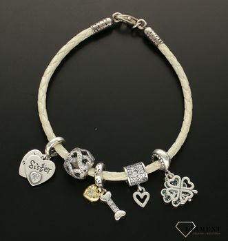 Modny charms do bransoletki z wiszącym sercem z napisem Sister. Ponadczasowa biżuteria w formie charmsów do bransoletki, pozwalająca każdej kobiecie skomponować bransoletkę wedle własnych upodobań. (6).jpg