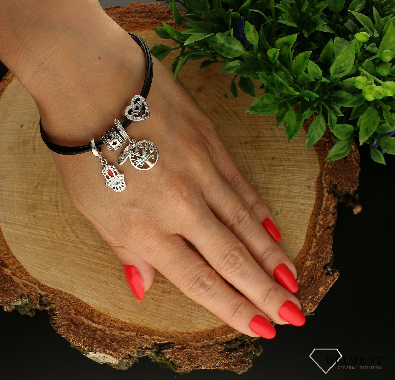 Modny charms do bransoletki okrągły z zawieszką drzewko szczęścia z zieloną cyrkonią. Ponadczasowa biżuteria w formie charmsów do bransoletki, pozwalająca każdej kobiecie skomponować bransoletkę wedle wła (3).jpg