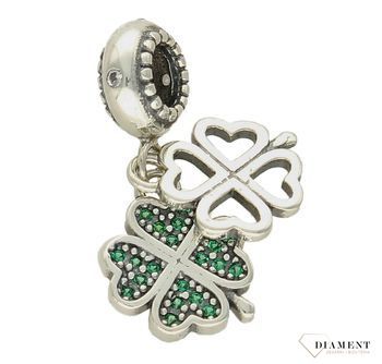 Modny charms do bransoletki wisząca koniczynka z zieloną cyrkonią . Ponadczasowa biżuteria w formie charmsów do bransoletki, pozwalająca każdej kobiecie skomponować bransoletkę wedle własnych upodobań.jpg