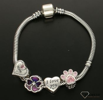 Modny charms do bransoletki w kształcie serca z napisem MOM ozdobiony różową cyrkonią. Ponadczasowa biżuteria w formie charmsów do bransoletki, pozwalająca każdej kobiecie shghj.jpg