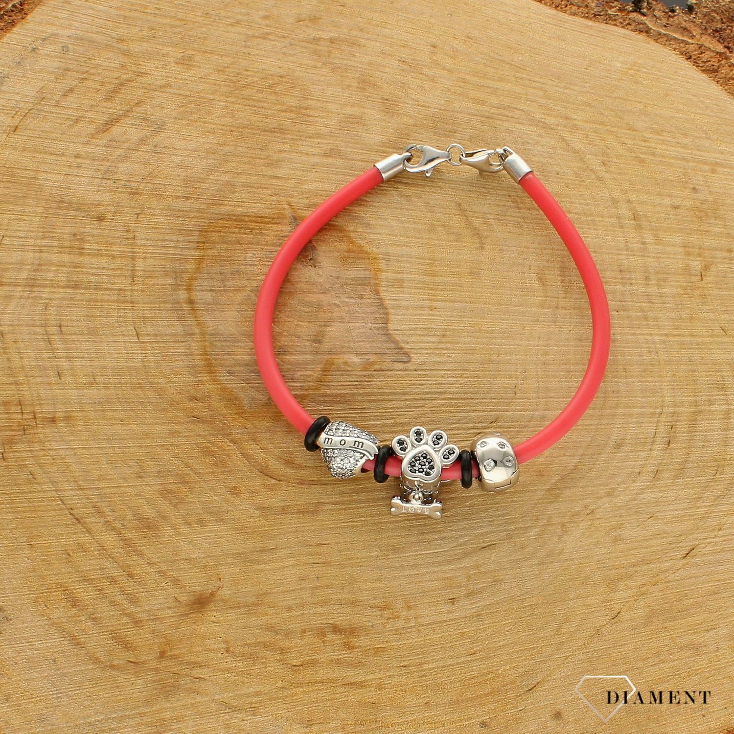 Modny charms do bransoletki 'Serce w cyrkonie MOM'. Ponadczasowa biżuteria w formie charmsów do bransoletki, pozwalająca każdej kobiecie skomponować bransoletkę wedle własnych upodobań, (2).jpg