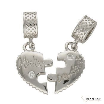 Modny charms do bransoletki wiszące dwie połówki serc z napisem mother-daughter. Ponadczasowa biżuteria w formie charmsów do bransoletki, pozwalająca każdej kobiecie skomponować bransoletkę wedle własnych u.jpg