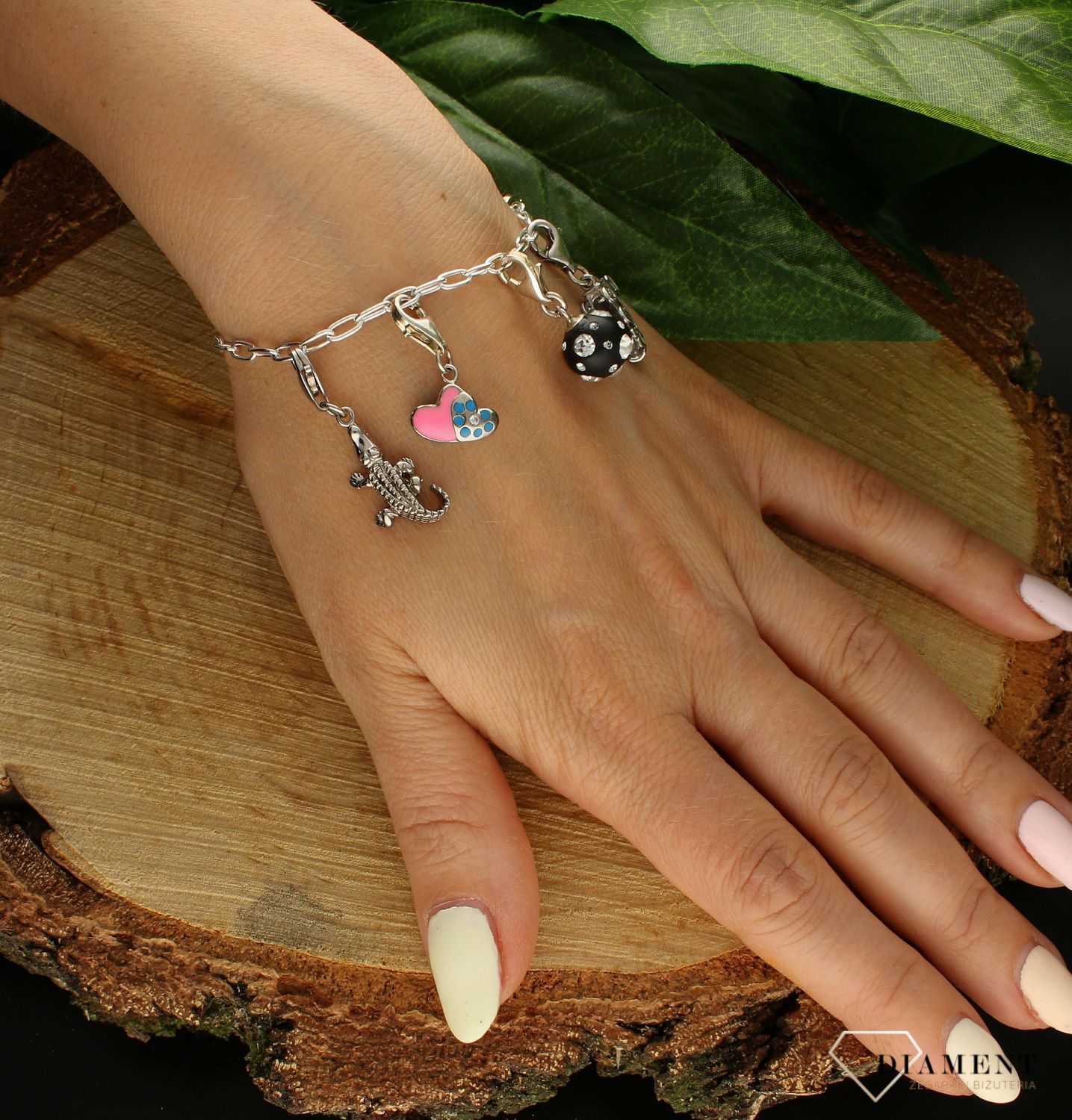 Zawieszka srebrna dziecięca charms serce z kolorową emalią DIA-CHA-6822-925. Charms srebrny. Zawieszka do bransoletki. Zawieszka srebrna serduszko. Zawieszka charms do bransoletki dziecięca. Charms zawieszka idealna na prezent (1).jpg