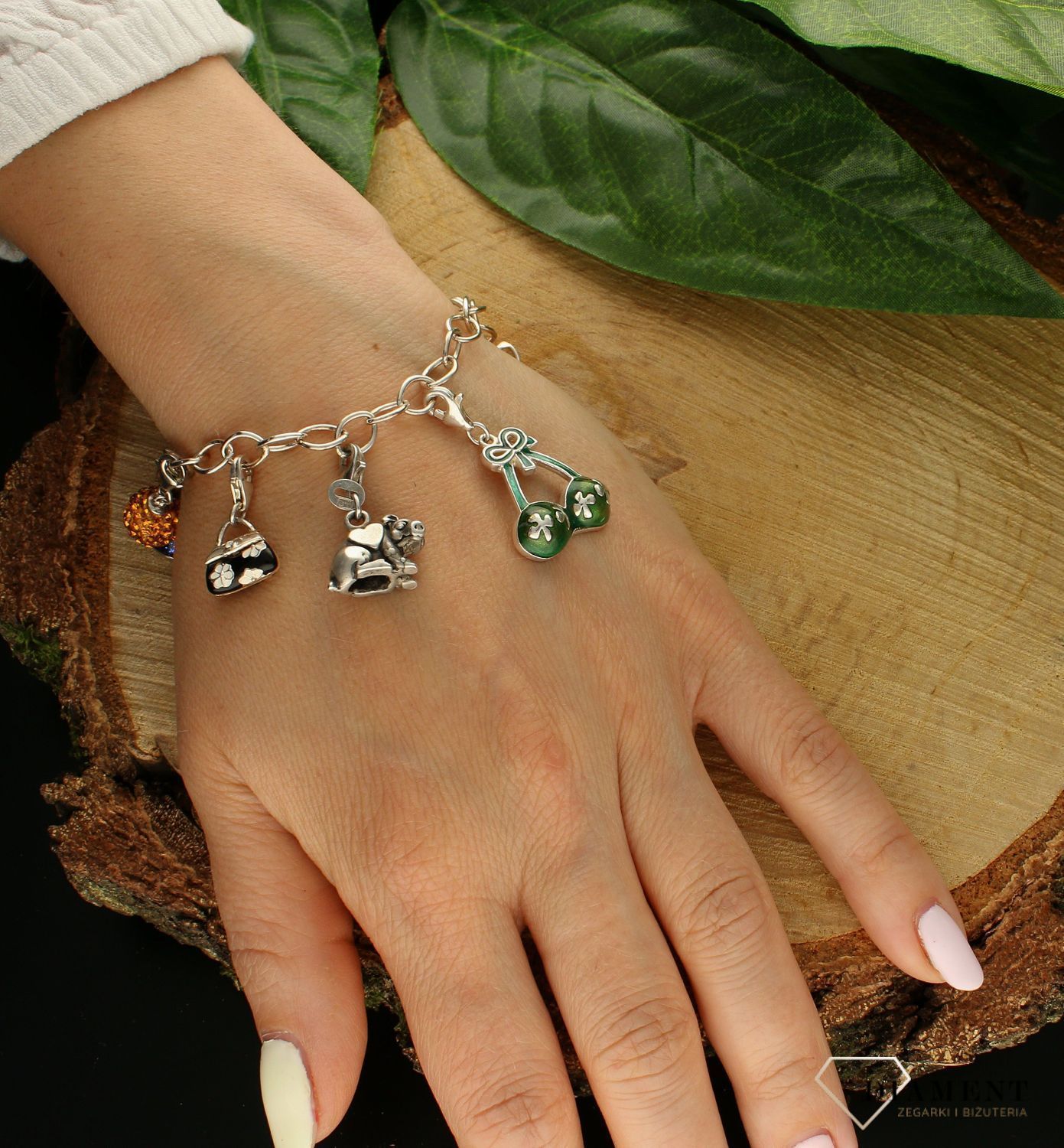 Srebrna zawieszka charms świnka ze serduszkiem DIA-CHA-6827-925. Charms srebrny. Zawieszka do bransoletki. Zawieszka srebrna świnka. Zawieszka charms do bransoletki. Charms zawieszka idealna na prezent dla każdej kobiety (2).jpg