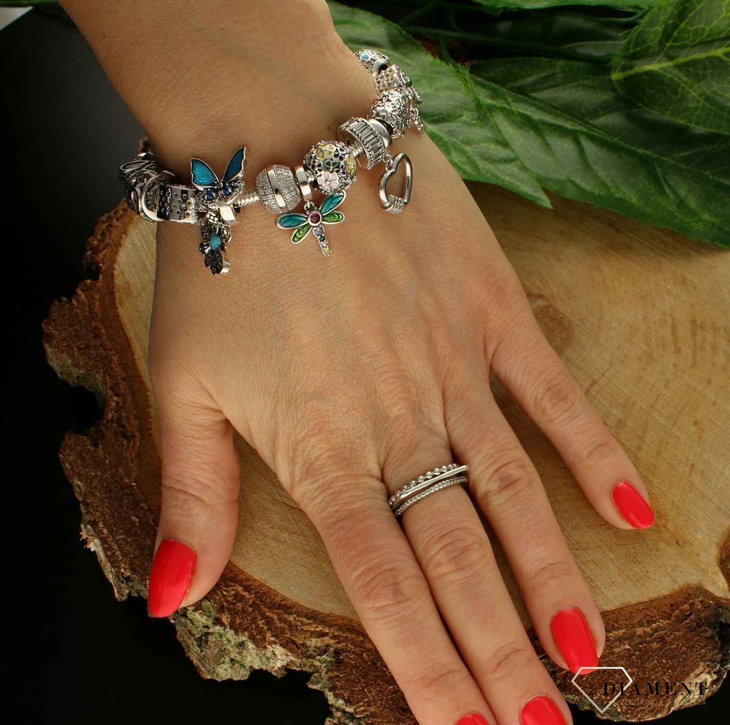 Charms Moments okrągły z kolorowymi kwiatkami DIA-CHA-9509-925. Modny charms do bransoletki z kolorowymi kwiatkami. Zawieszka wykonana została ze srebra próby 925. Charms do bransoletki typu Pandora. Idealny charms na prezent (1).jpg