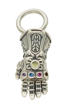 Srebrny charms 925 Rękawica Thanosa DIA-CHA-9510-925. Charms z motywem Reawicy Thanosa Marvela. Zawieszka wykonana została ze sr (2).jpg