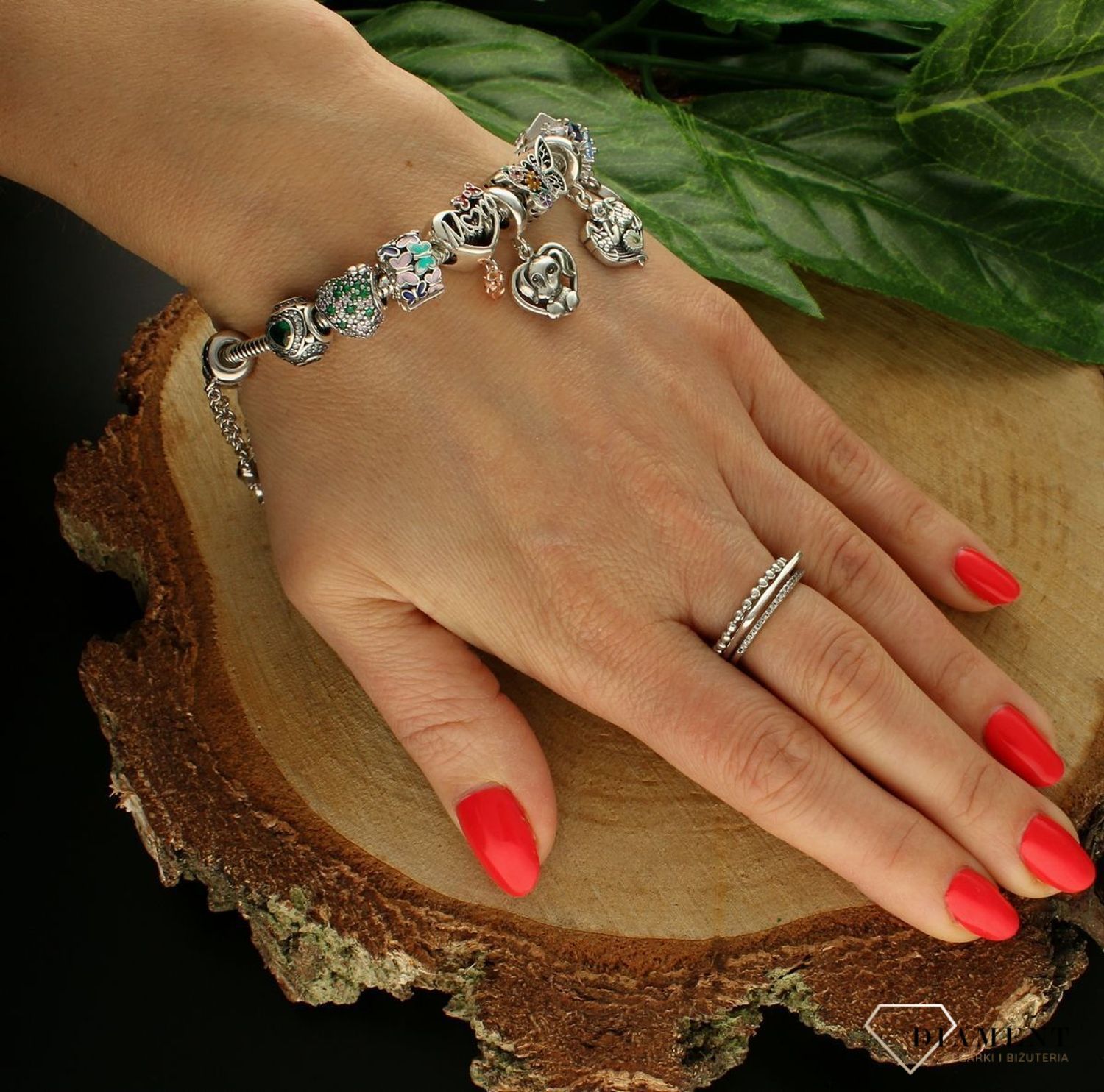 Charms Moments okrągły z zielonymi serduszkami DIA-CHA-9514-925.  (1).jpg