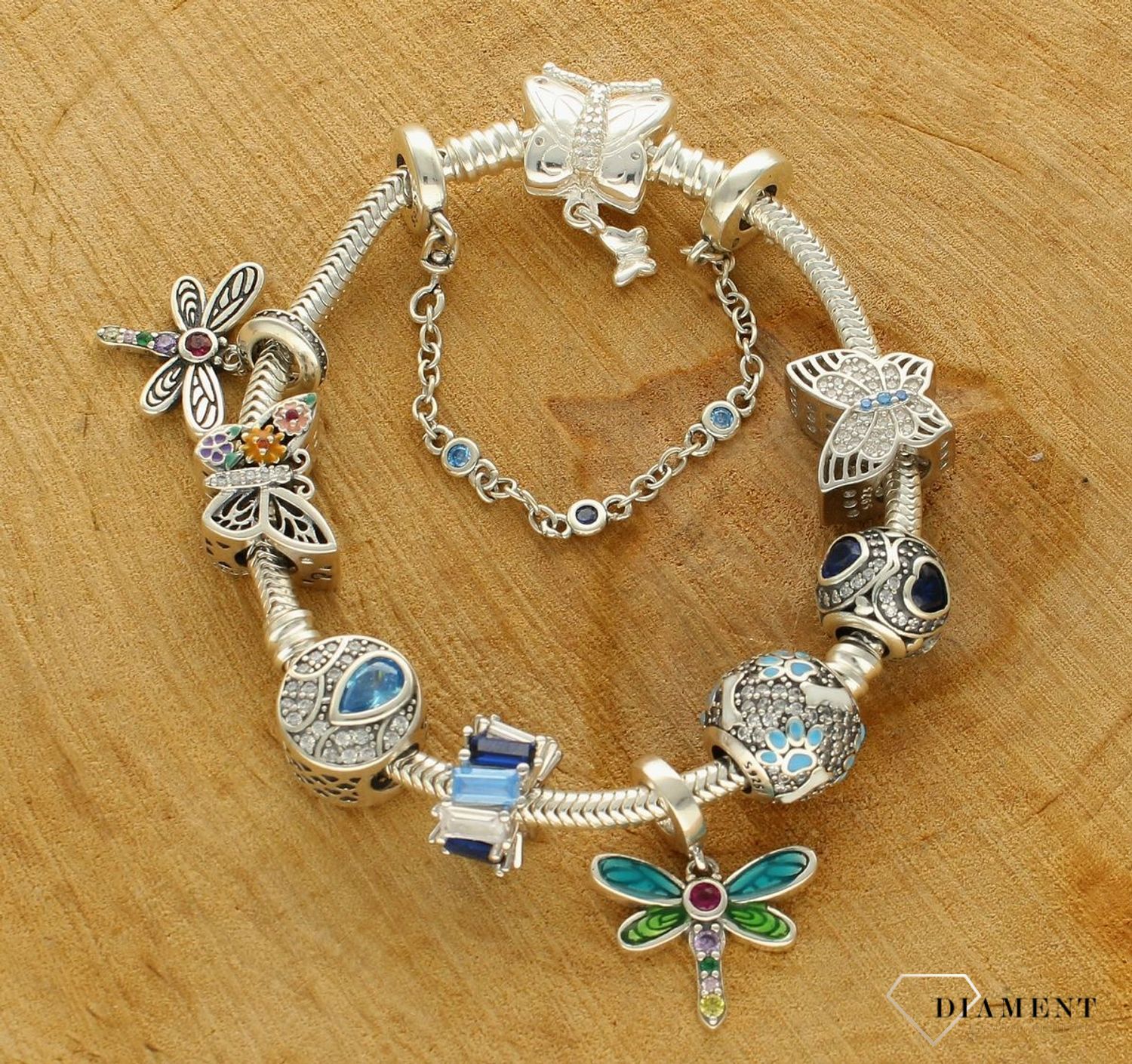 Charms Moments srebrny 925 'Motylek z kolorowymi kwiatkami' DIA-CHA-9541-925. Zawieszka wykonana została ze srebra próby 925. To idealny charms na prezent. Charms do bransoletki typu Pandora.  (1).jpg
