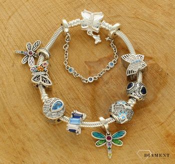 Charms Moments srebrny 925 'Motylek z kolorowymi kwiatkami' DIA-CHA-9541-925. Zawieszka wykonana została ze srebra próby 925. To idealny charms na prezent. Charms do bransoletki typu Pandora.  (2).jpg