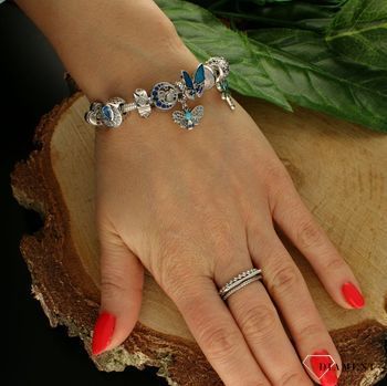 Charms Moments srebrny 925 okrągły 'Kotek z niebieskimi cyrkoniami DIA-CHA-9556-925. Charms do bransoletki typu Pandora. Charms okrągły z kotkiem. Srebrny charms do bransoletki modułowej. Charms idealny na prezent (2).jpg