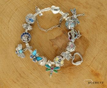 Charms Moments srebrny 925 okrągły 'Kotek z niebieskimi cyrkoniami DIA-CHA-9556-925. Charms do bransoletki typu Pandora. Charms okrągły z kotkiem. Srebrny charms do bransoletki modułowej. Charms idealny na prezent (3).jpg