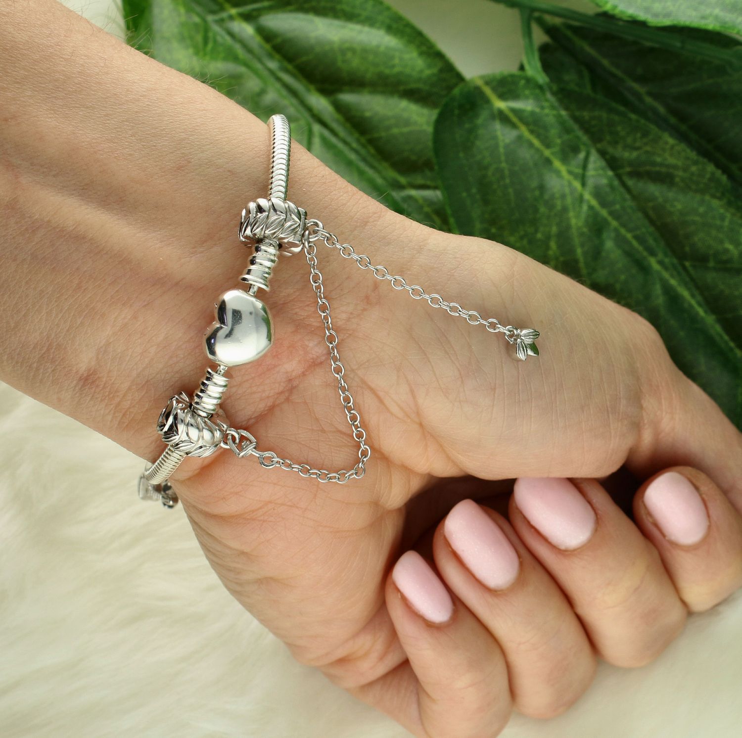 Łańcuszek zabezpieczający z ozdobnym charmsem DIA-CHA-IM01120623CH-925. Łańcuszek do bransoletki typu Pandora. Łańcuszek zabezpieczający charmsy. Łańcuszek do bransoletki modułowej. Zabezpieczający łańcuszek do charmsów na prezent..jpg